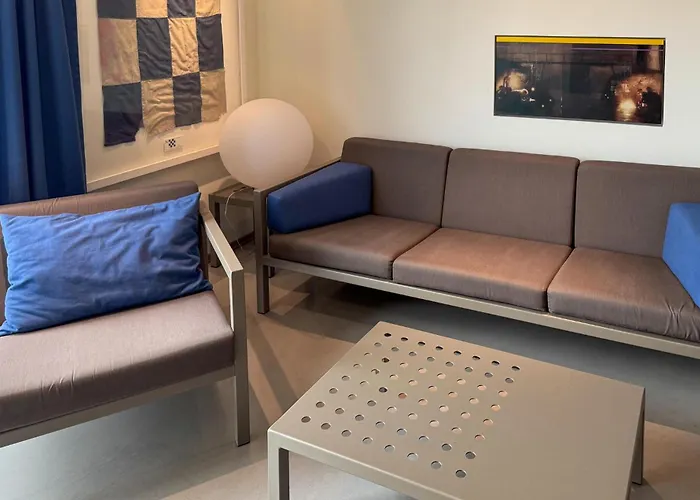 2 Bedroom Beautiful In Lägenhet Søgne